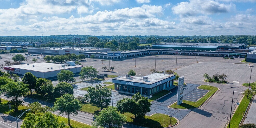 More Photos Of 438-462 E Edgewood Blvd & SEC American Rd & E Edgewood Blvd, Lansing Storefront For Lease