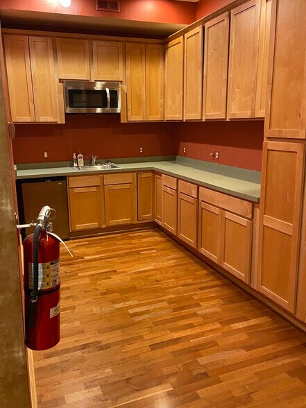 More Photos Of 9382-9386 Oak Ave, Waconia Medical For Sale