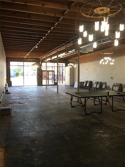 More Photos Of 108 W McCart St, Krum Storefront Retail Office For Lease