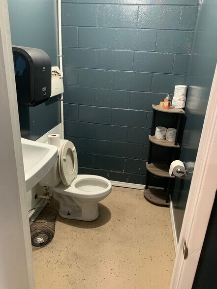 More Photos Of 5200 Chakemco St, South Gate Warehouse For Sale