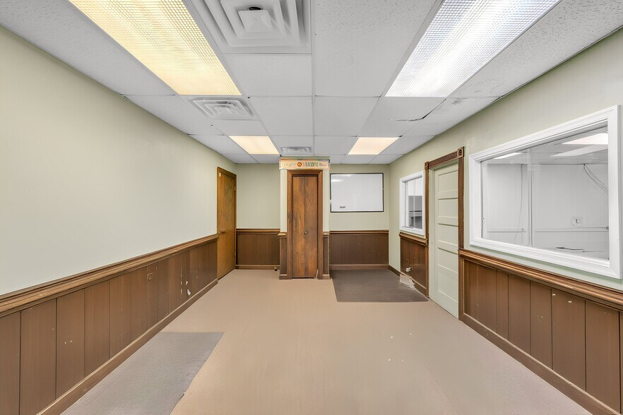 More Photos Of 600-604 W Washington St, Suffolk Storefront Retail Office For Sale