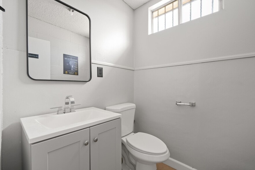 More Photos Of 3736-3738 San Fernando Rd, Glendale Flex For Sale