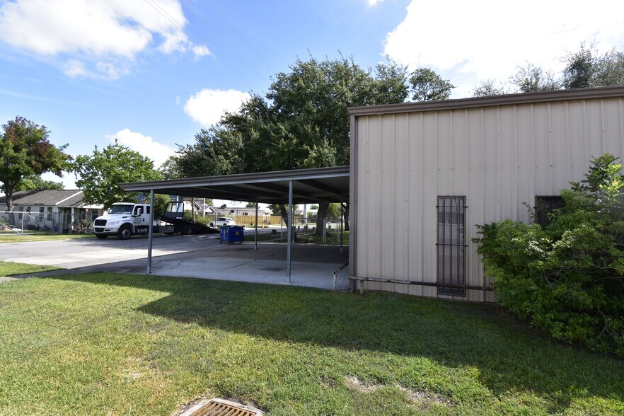 More Photos Of 630 Kentucky St, South Houston Office For Sale