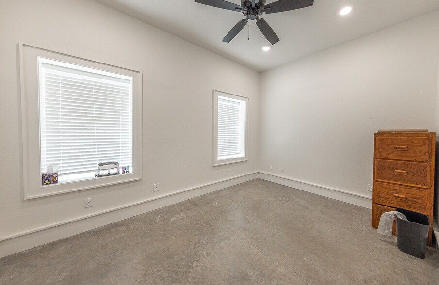More Photos Of 9006 County Road 6820, Lubbock Warehouse For Lease