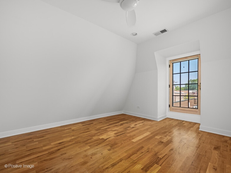 More Photos Of 1817 Church St, Evanston Loft Creative Space For Sale