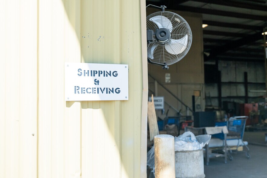 More Photos Of 1630 N Interstate 35 E, Lancaster Flex For Sale