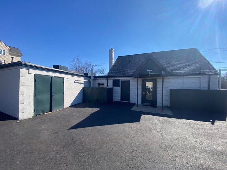 More Photos Of 7300 Beulah St, Alexandria General Retail For Lease