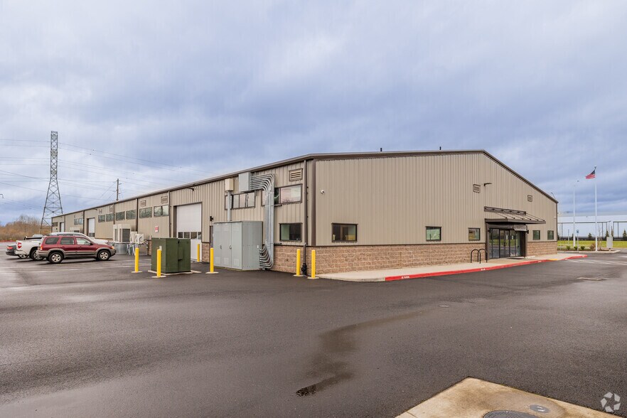 More Photos Of 3333 NW 35th St, Vancouver Light Distribution For Lease