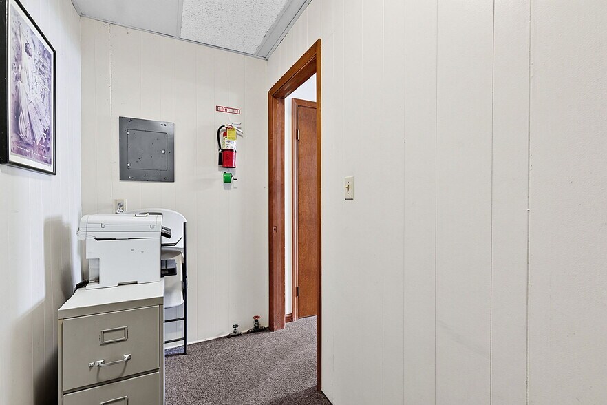 More Photos Of 7102 E Pendleton Pike, Indianapolis Office For Sale