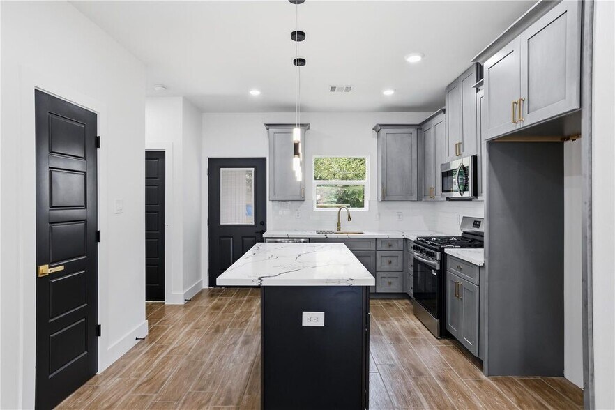 More Photos Of 5515 Elm Springs Dr, Houston Apartments For Sale