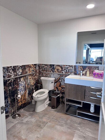 More Photos Of 932-990 5th Ave N, Naples Unknown For Lease