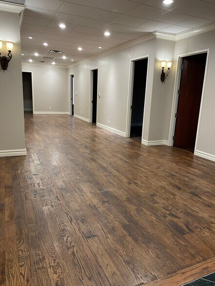 More Photos Of 609 S Kelly Ave, Edmond Unknown For Lease