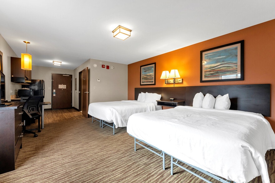 More Photos Of 975 Sheffield St, Washington Hotel For Sale