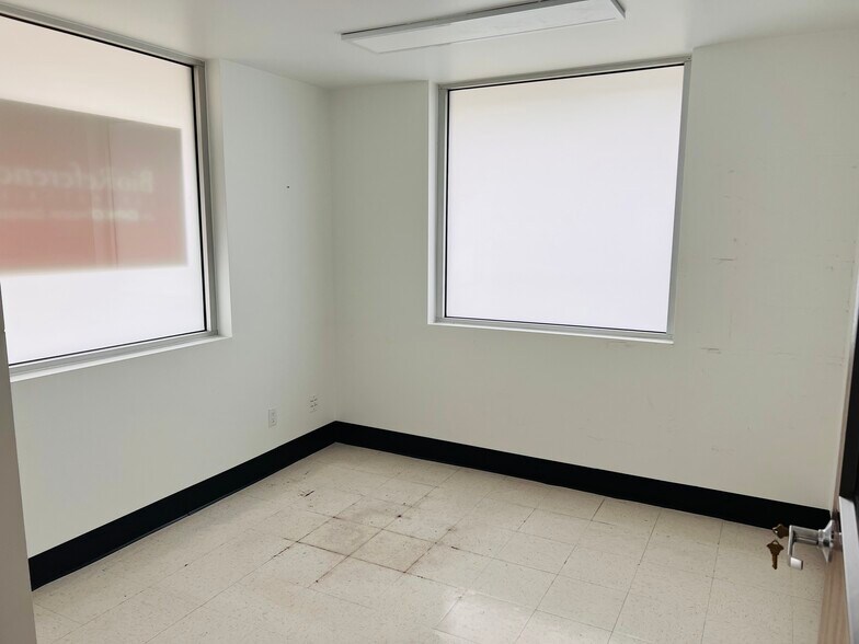 More Photos Of 3401 Winona Ave, Burbank Warehouse For Sale