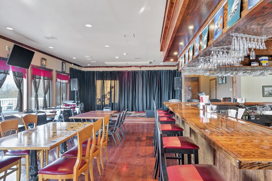 More Photos Of 1495 Farmington Ave, Pottstown General Retail For Sale