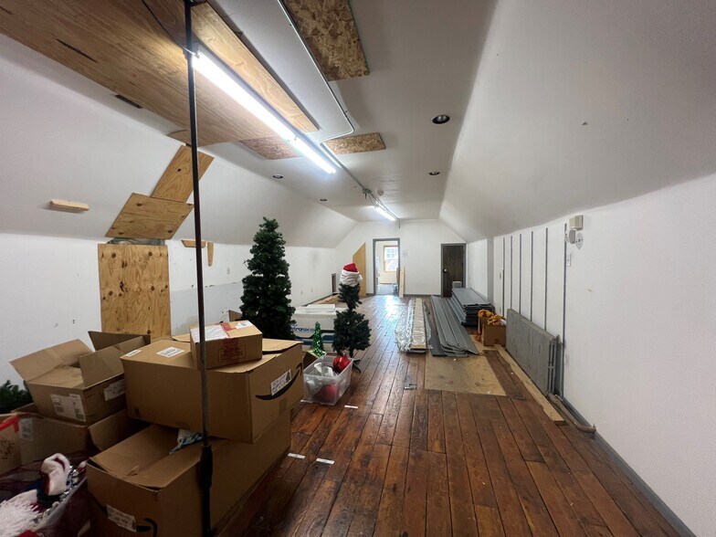 More Photos Of 1018 W Lincoln Ave, Milwaukee Storefront Retail Residential For Sale