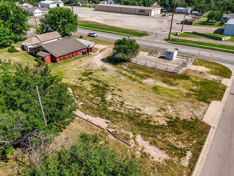 More Photos Of 1610 W 6th Ave, El Dorado General Retail For Sale