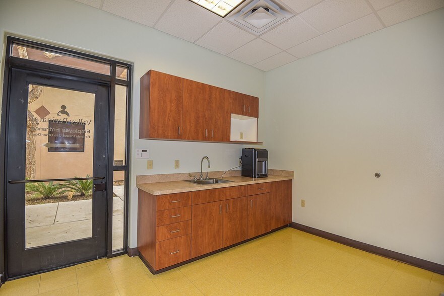More Photos Of 8410 W Thomas Rd, Phoenix Medical For Sale