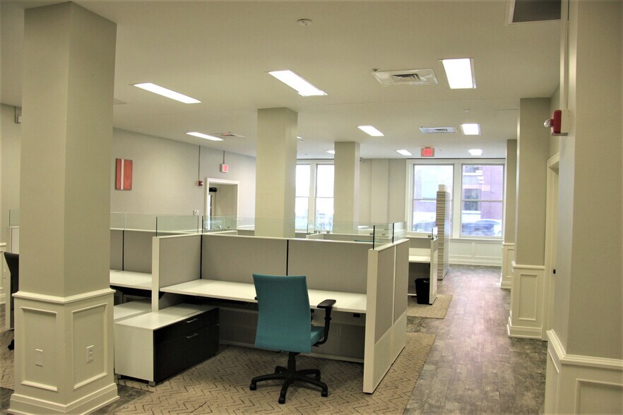 More Photos Of 118-122 E Main St, Louisville Office For Lease