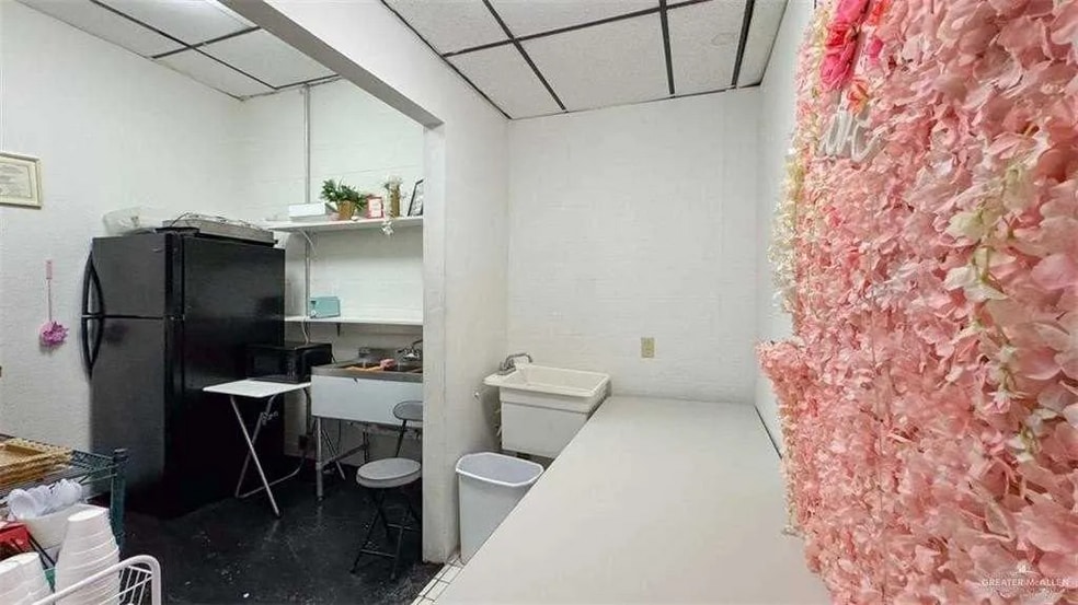 More Photos Of 2722 N Conway Ave, Mission Storefront Retail Office For Lease