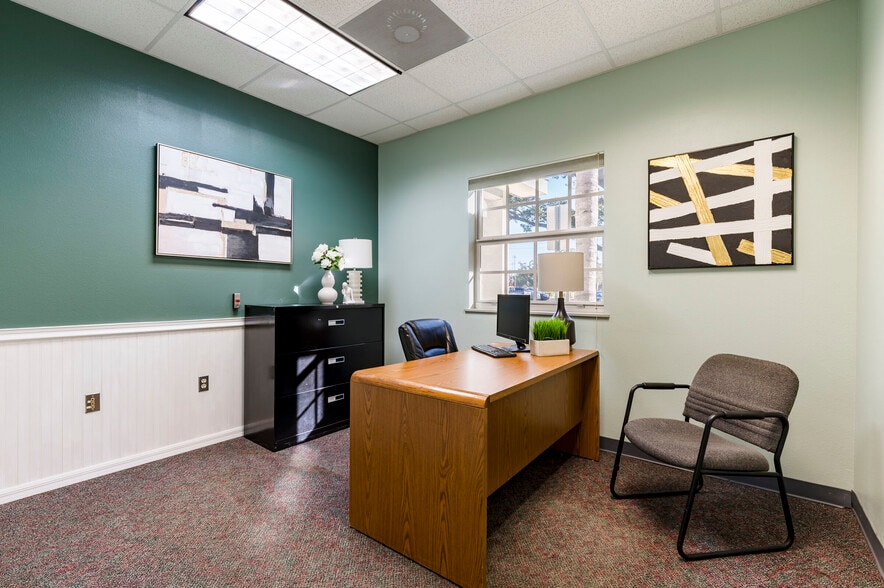 More Photos Of 1938 N Hercules Ave, Clearwater Office For Sale