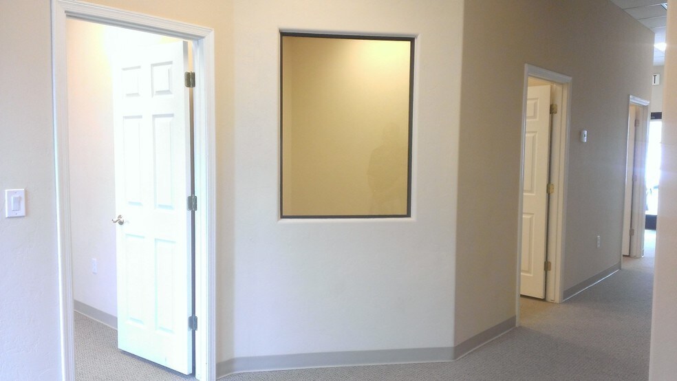 More Photos Of 512 E Whitehouse Canyon Rd, Green Valley Medical For Sale
