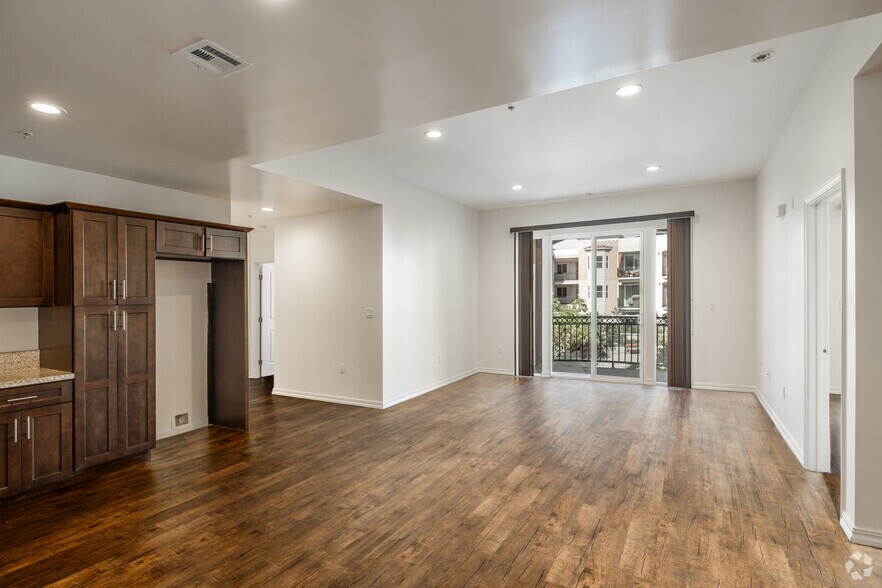 More Photos Of 14105 Chadron Ave, Hawthorne Apartments For Lease