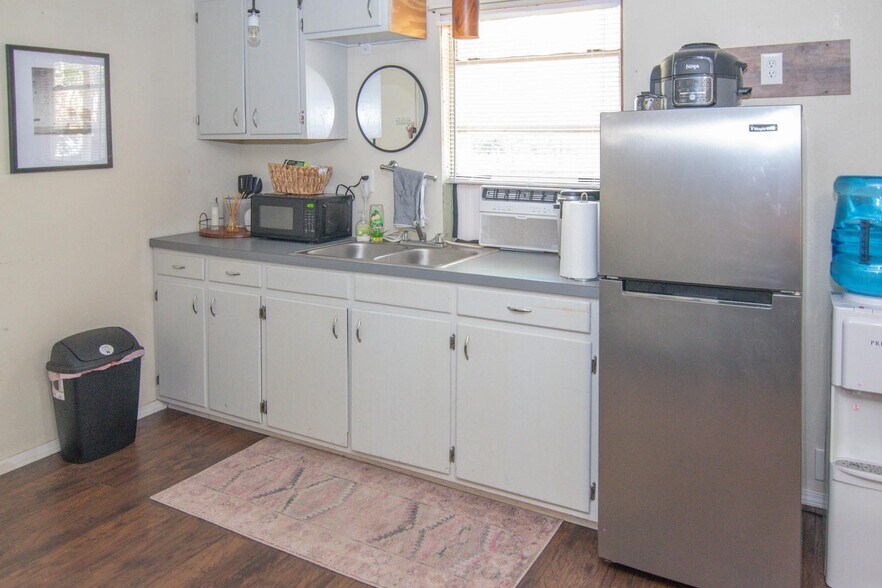 More Photos Of 2208 Austin Ave, Brownwood Flex For Sale