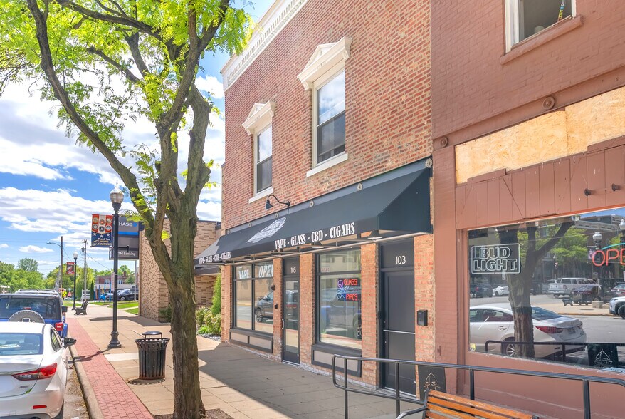 More Photos Of 105 1/2 S Court St, Crown Point General Retail For Sale