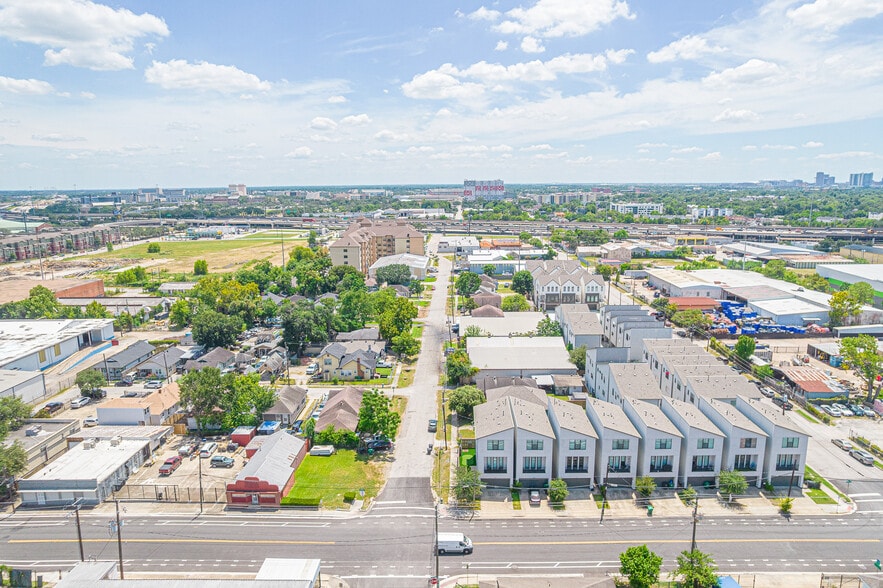 More Photos Of 1714 Hussion St, Houston Industrial For Sale