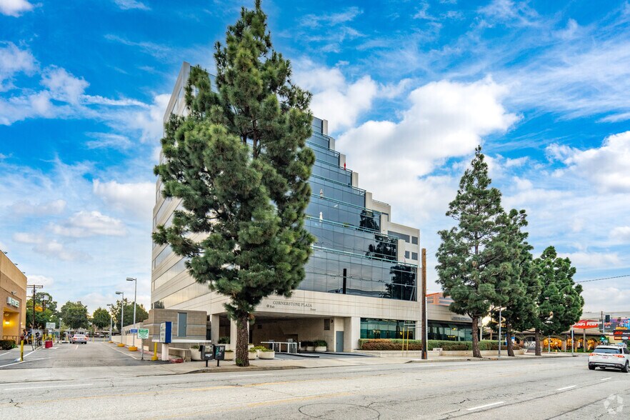 More Photos Of 1990 S Bundy Dr, Los Angeles Office For Lease