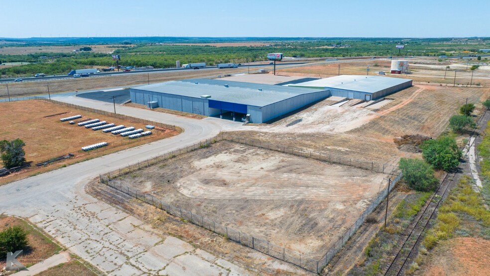 More Photos Of 1 Industrial Dr, Sweetwater Service For Lease