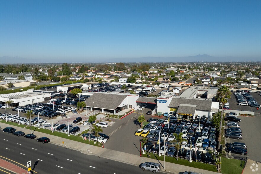 More Photos Of 19232 Beach Blvd, Huntington Beach Auto Dealership For Lease