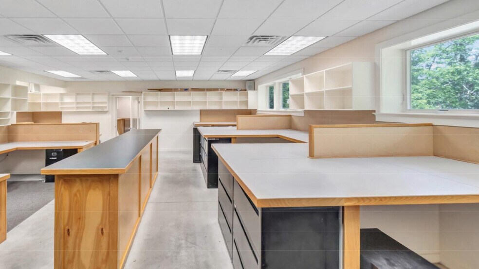 More Photos Of 921 County Road 39, Southampton Office For Sale