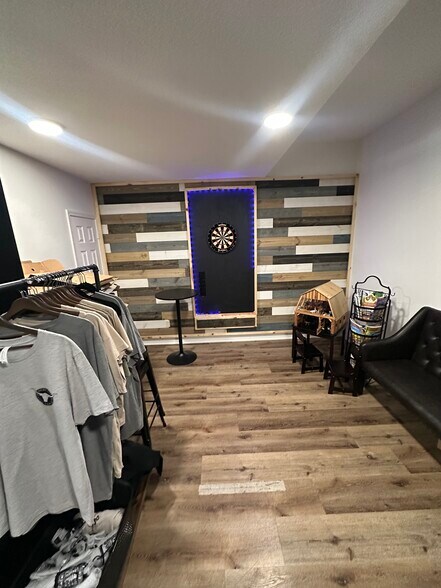 More Photos Of 110 Main St, Parkville Freestanding For Lease