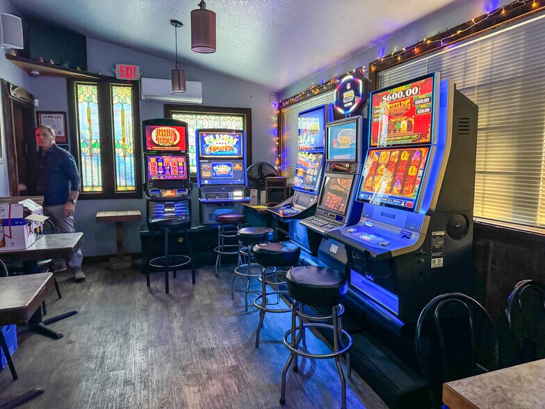 More Photos Of 38015 US-26 Hwy, Sandy Specialty For Sale