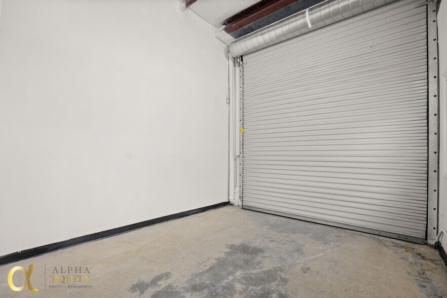 More Photos Of 5497 Benchmark Ln, Sanford Warehouse For Lease