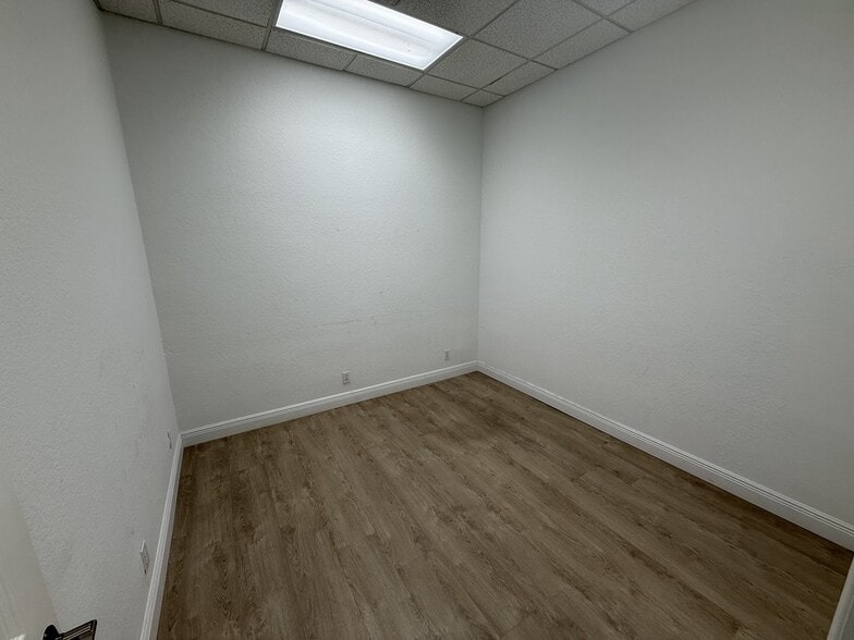 More Photos Of 12350-12360 Wiles Rd, Coral Springs Warehouse For Lease