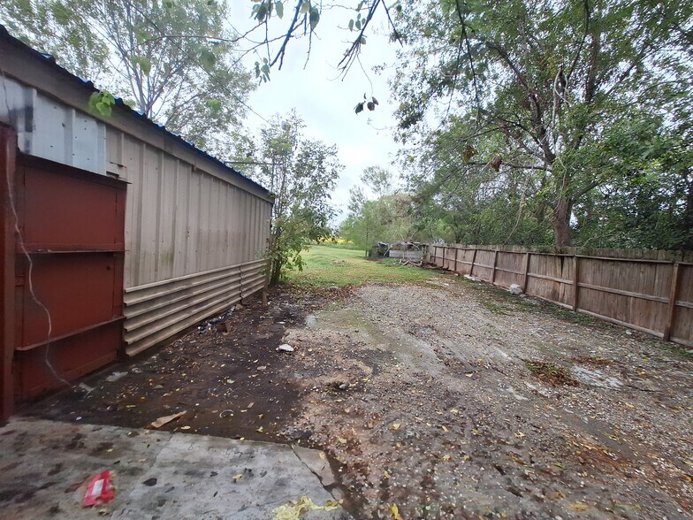 More Photos Of 2000 S Sam Houston Pky W, Houston Warehouse For Lease