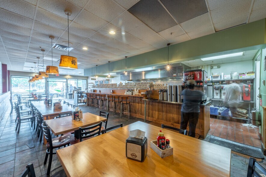 More Photos Of 2002-2006 San Marco Blvd, Jacksonville Storefront Retail Office For Sale