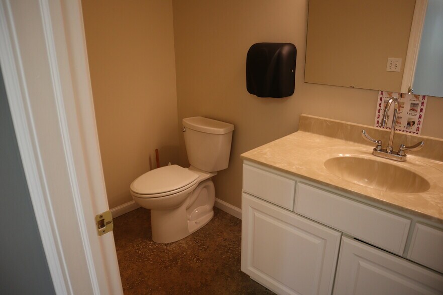 More Photos Of 4101 E 3rd St, Bloomington Office For Lease