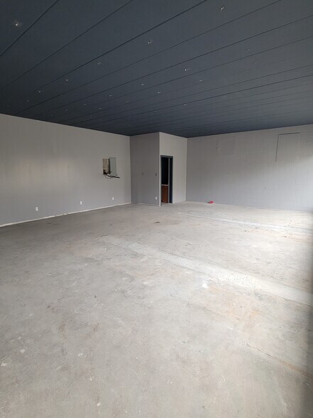 More Photos Of 401 James Ave. Ave, Baytown Storefront For Sale