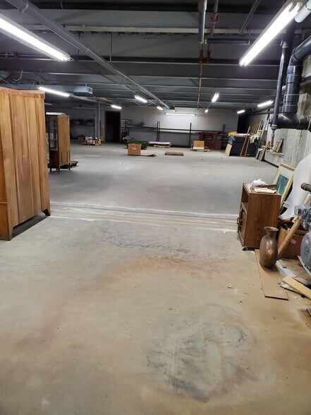 More Photos Of 315 W Main St, Norwich Freestanding For Lease