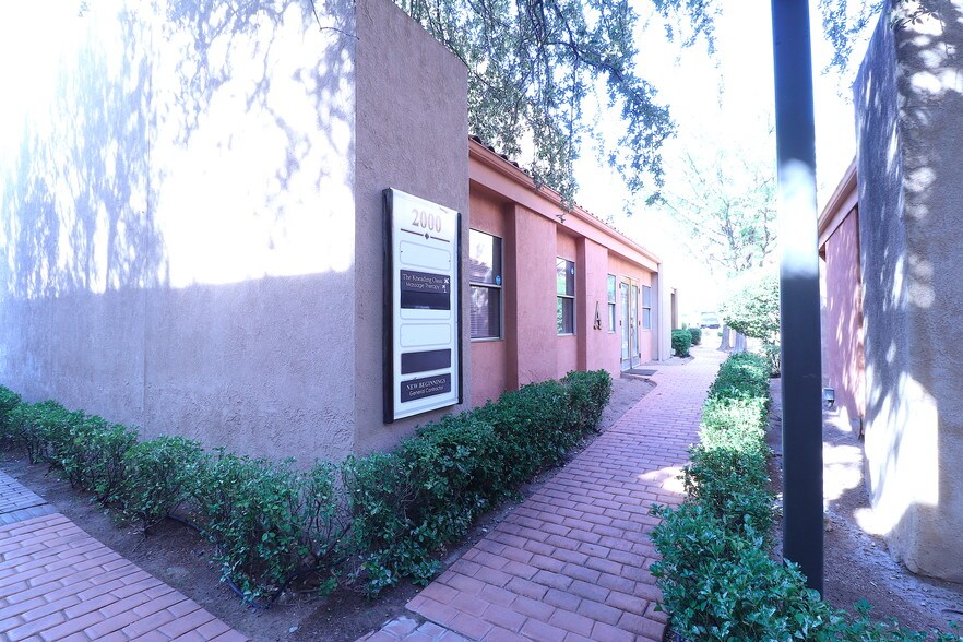 More Photos Of 2000 E Lohman Ave, Las Cruces Office For Lease