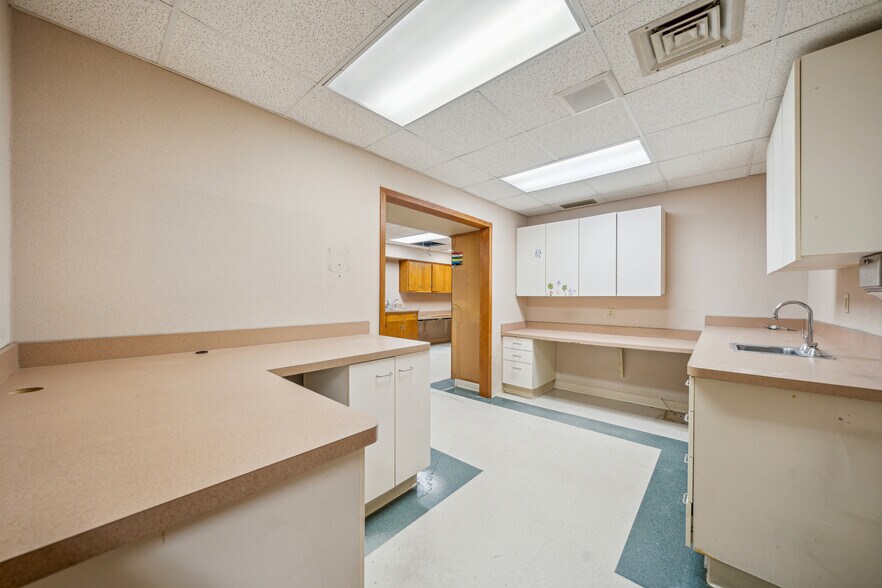 More Photos Of 309 Jefferson Ave SW, Watertown Medical For Sale