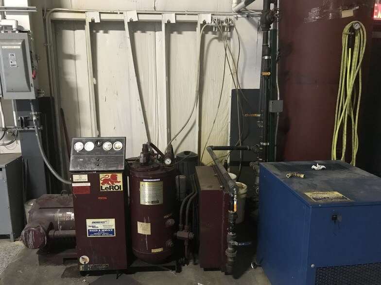 More Photos Of 401 E Conde St, Janesville Warehouse For Sale