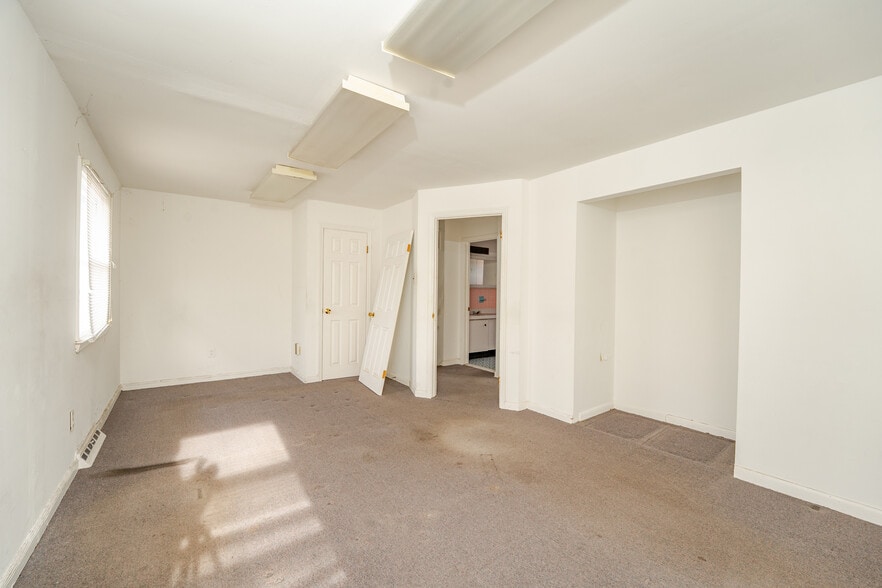 More Photos Of 98 New Rd, Somers Point Showroom For Sale