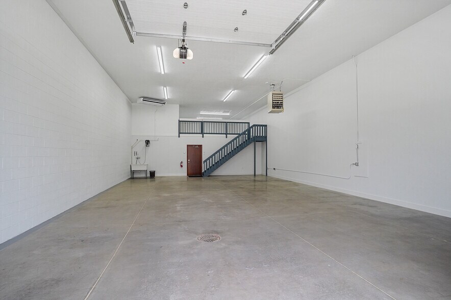 More Photos Of 1337 Commerce Dr, Stow Warehouse For Sale