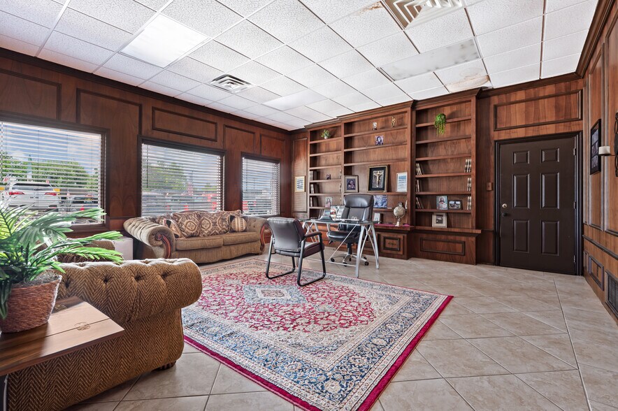 More Photos Of 411 Spencer Hwy, South Houston Auto Dealership For Lease