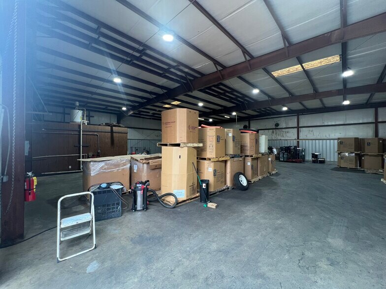 More Photos Of 2012 Last St, Statham Warehouse For Sale